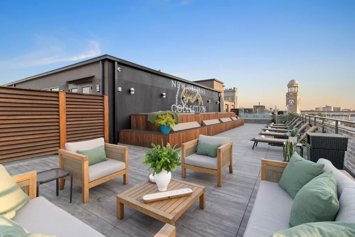Hotel 2br 2ba Rooftop Pool Gym Game