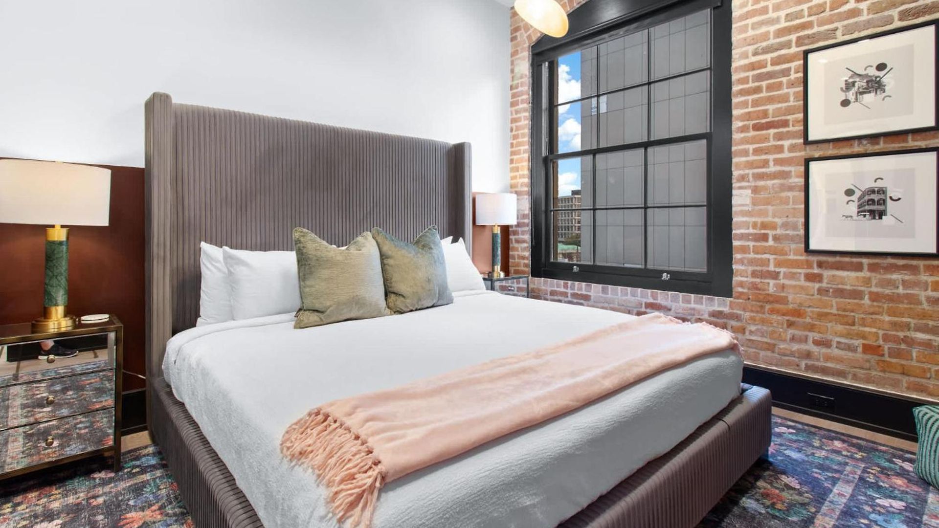Hotel Stylish W Rooftop Amenities Downtown New Orleans