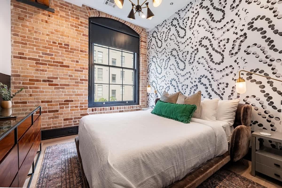 Prime Location Downtown Hotel *