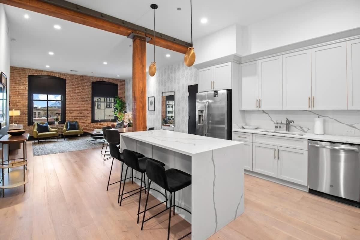 Huge 4bd 4ba 2 Living Downtown *