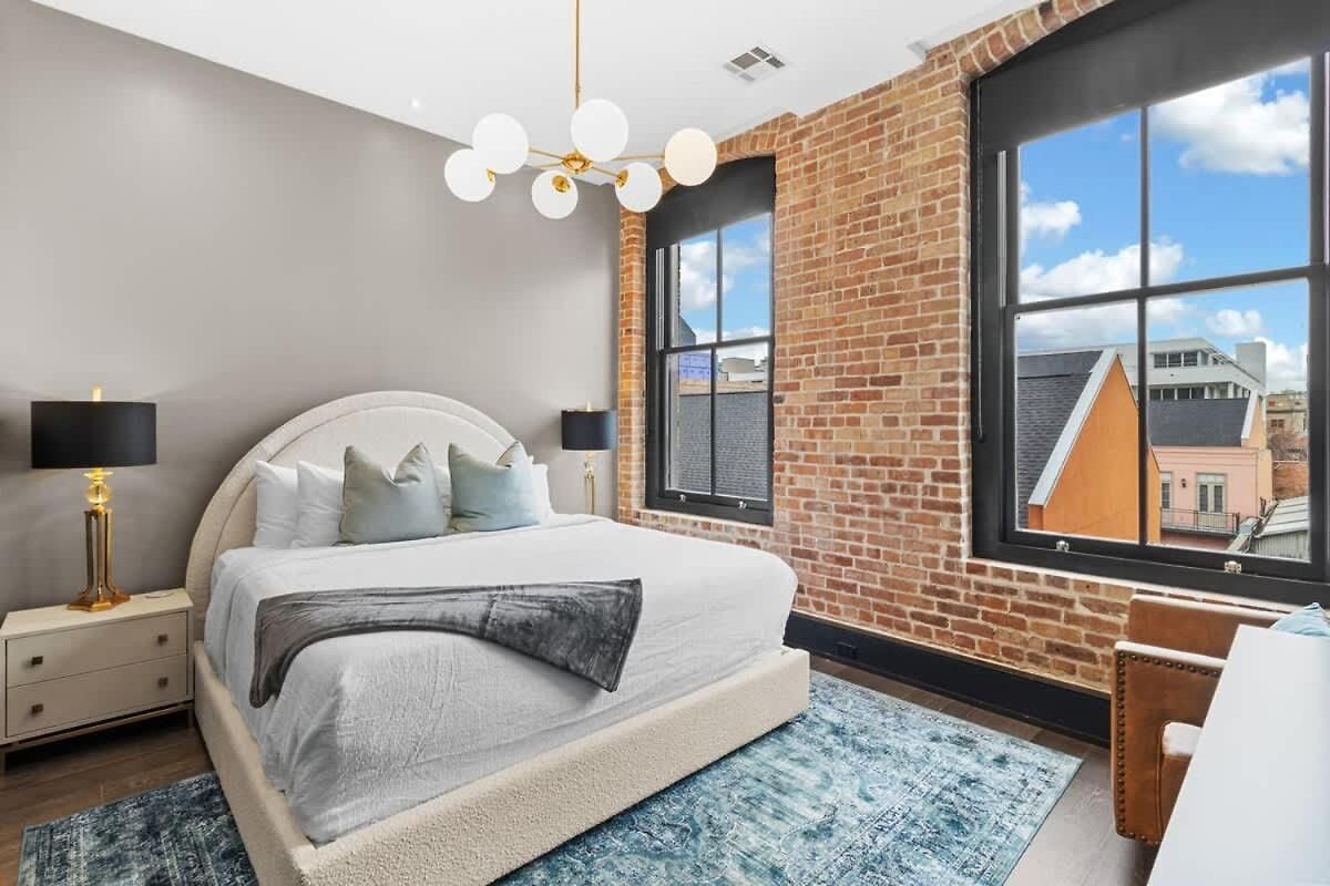 Prime Location Gym Gameroom Rooftop Pool Hotel New Orleans