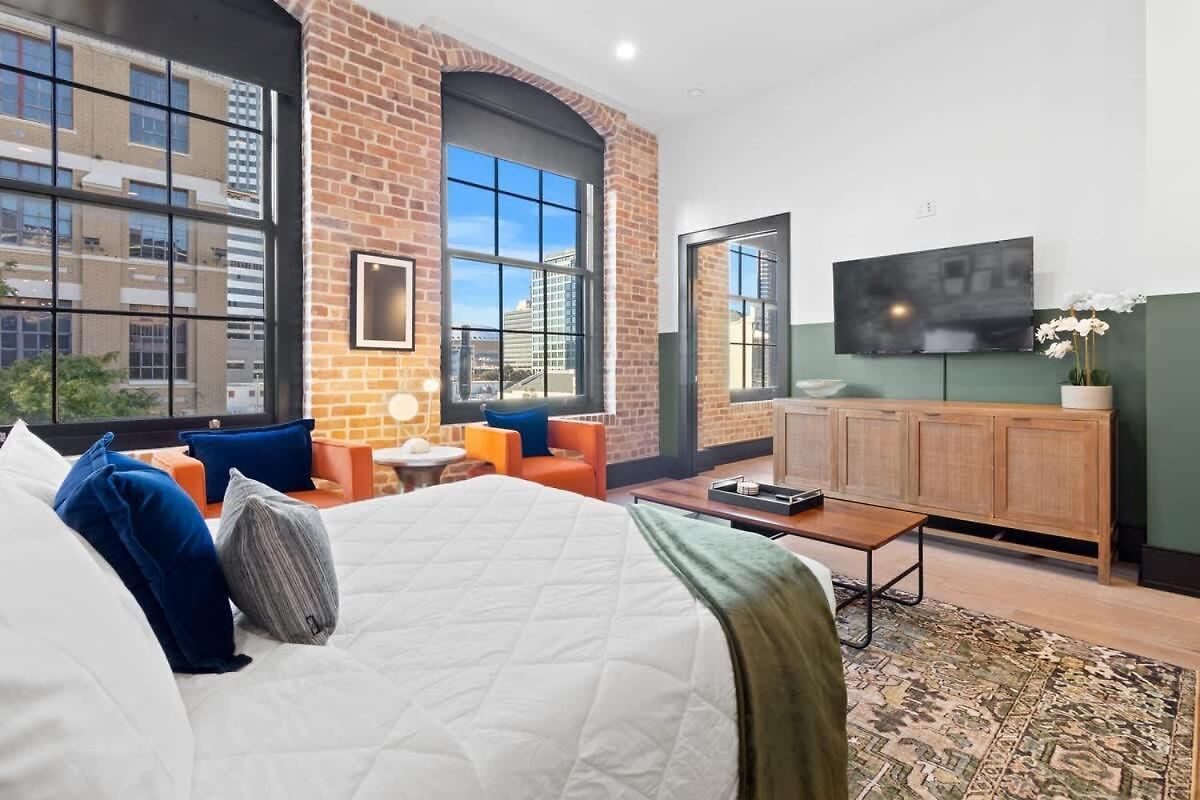 2br 2ba Rooftop Pool Gym Gameroom * New Orleans