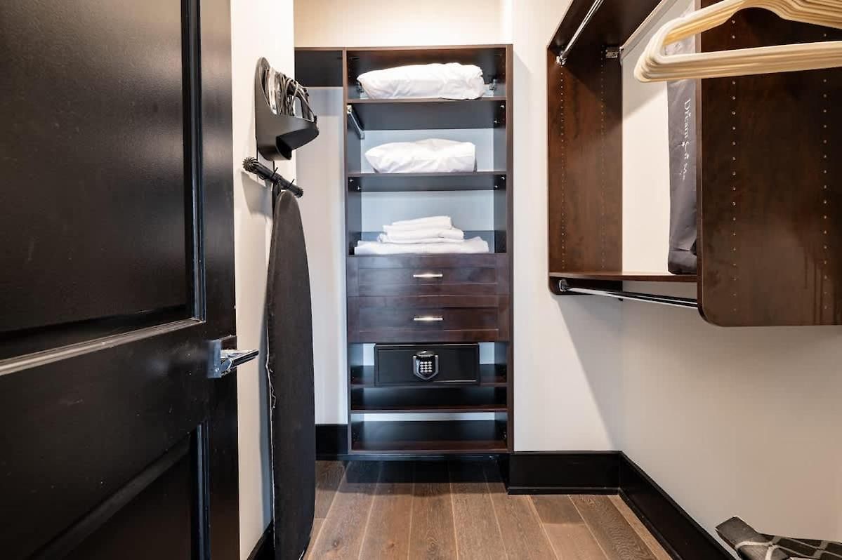 Spacious Downtown Sleeper Sofa Hotel