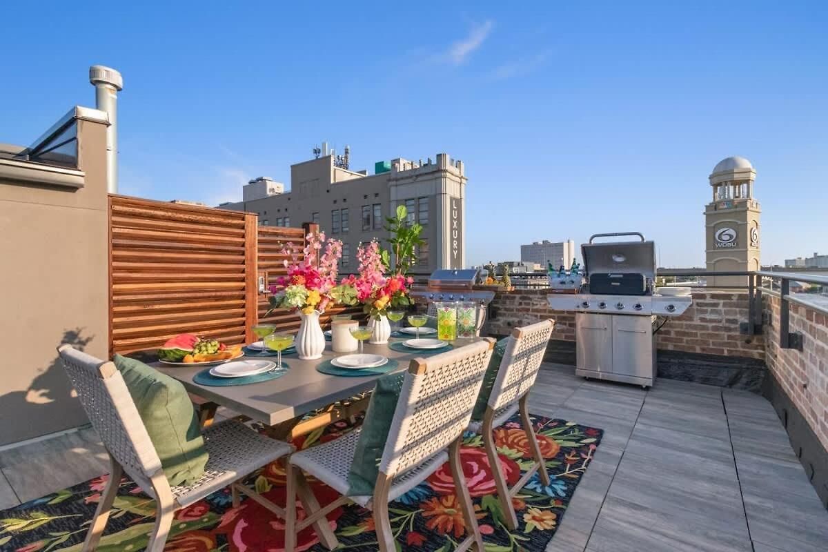 2br 2ba Rooftop Pool Gym Game