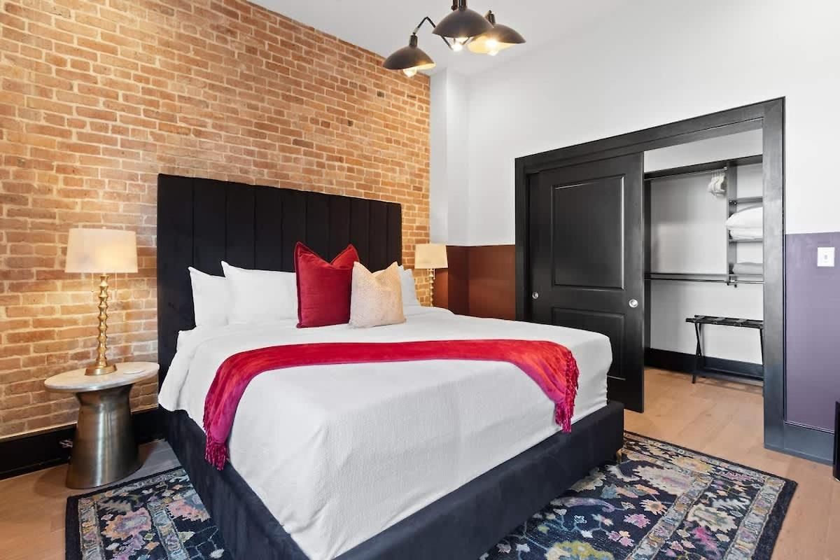 2br 2ba Rooftop Pool Gym Gameroom *