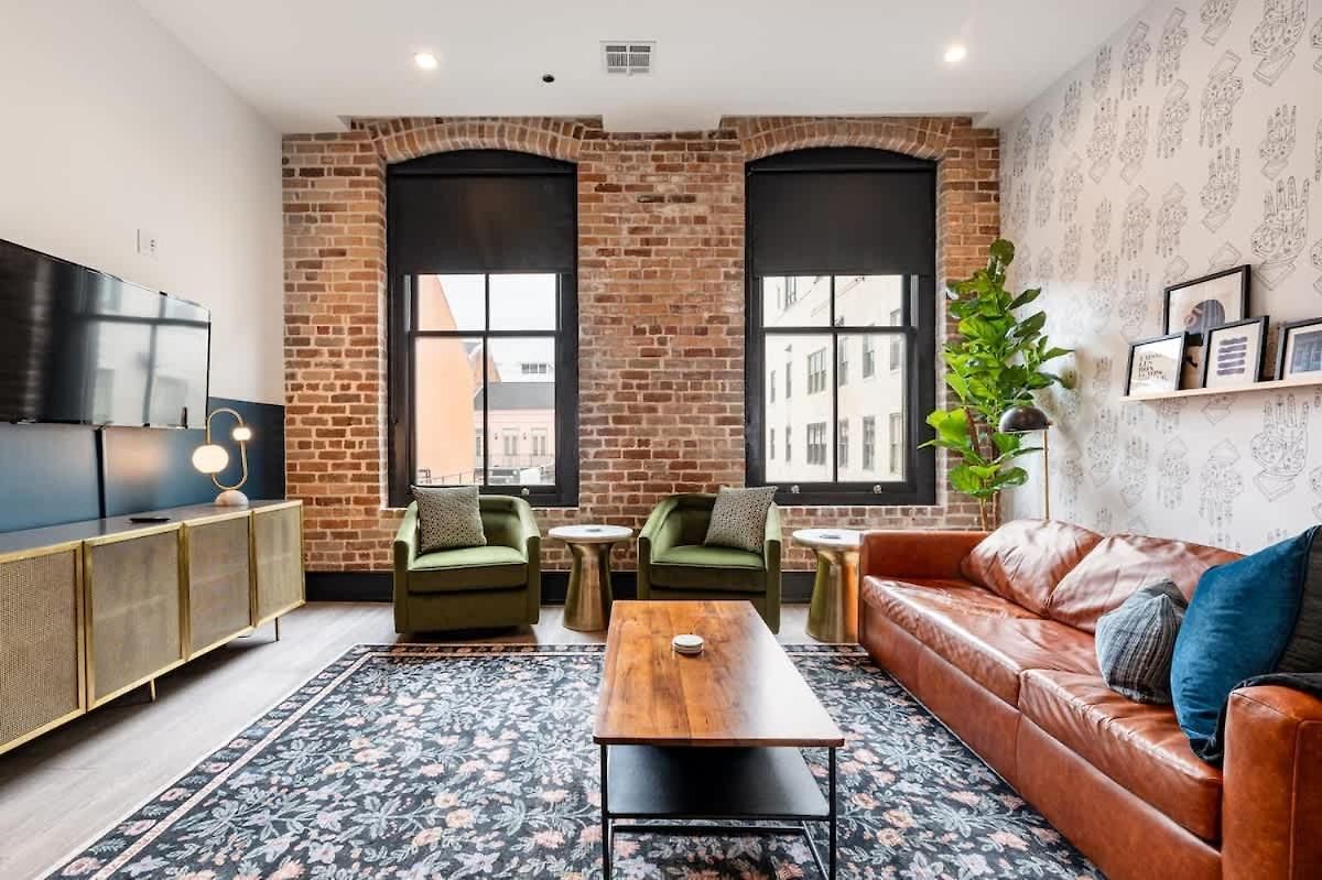 Spacious Downtown 2bd 2ba Gym Pool New Orleans