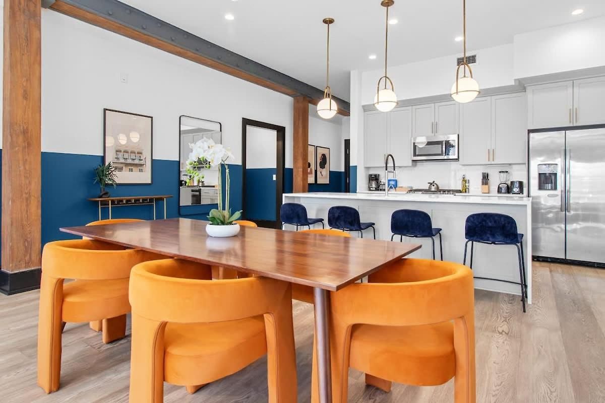 Hotel Downtown 4bd 4ba 2 Living And Kitchens