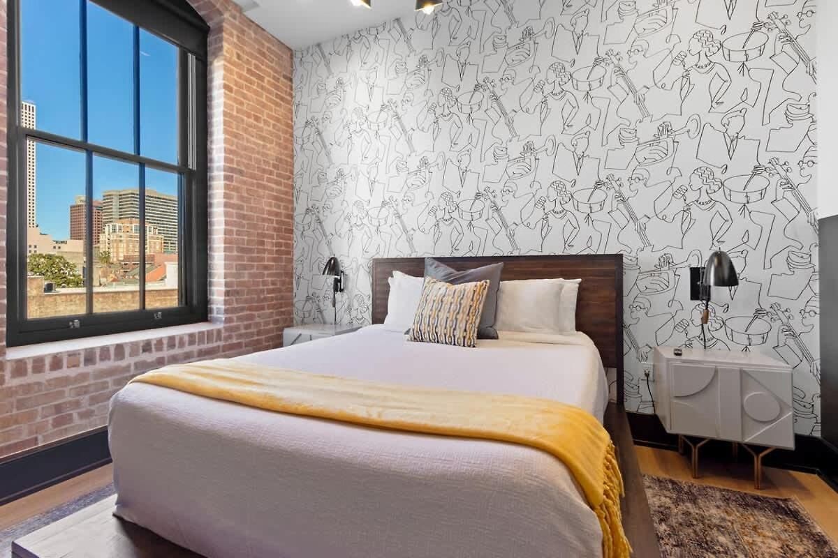 2br 2ba Rooftop Pool Gym Gameroom