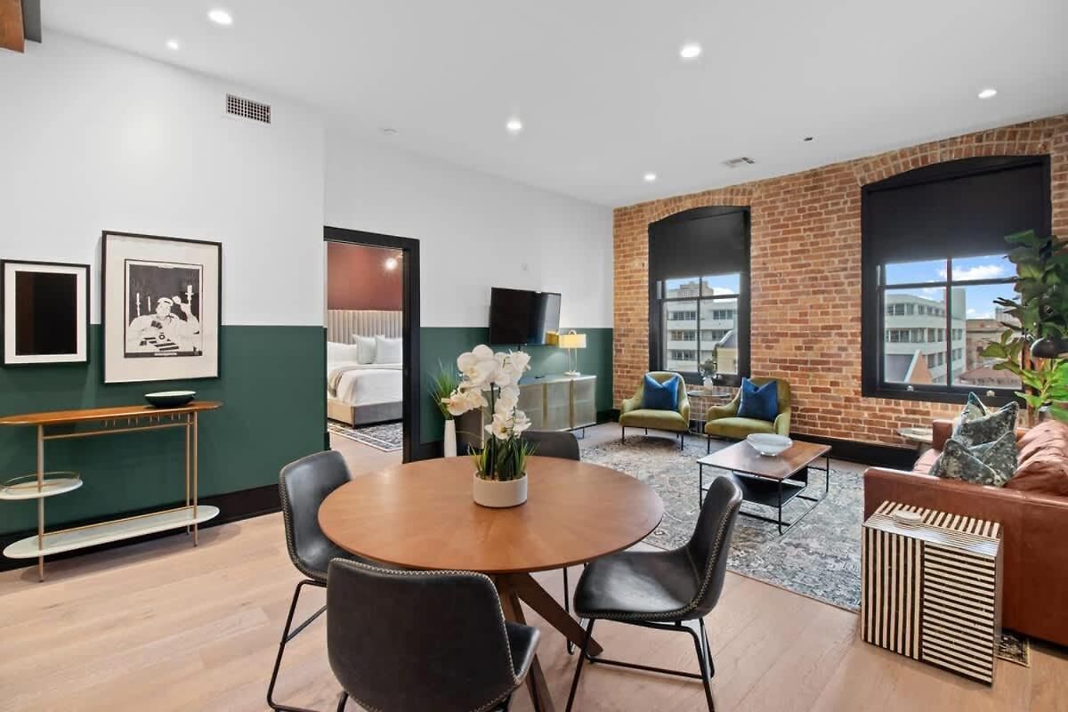 Luxury 2 Bedroom Downtown Hotel