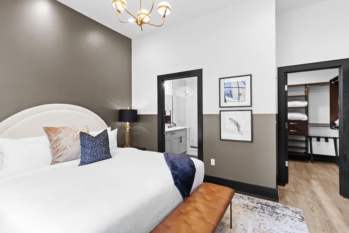 Hotel Downtown 2bd 2ba Heated Rooftop Gym Pool