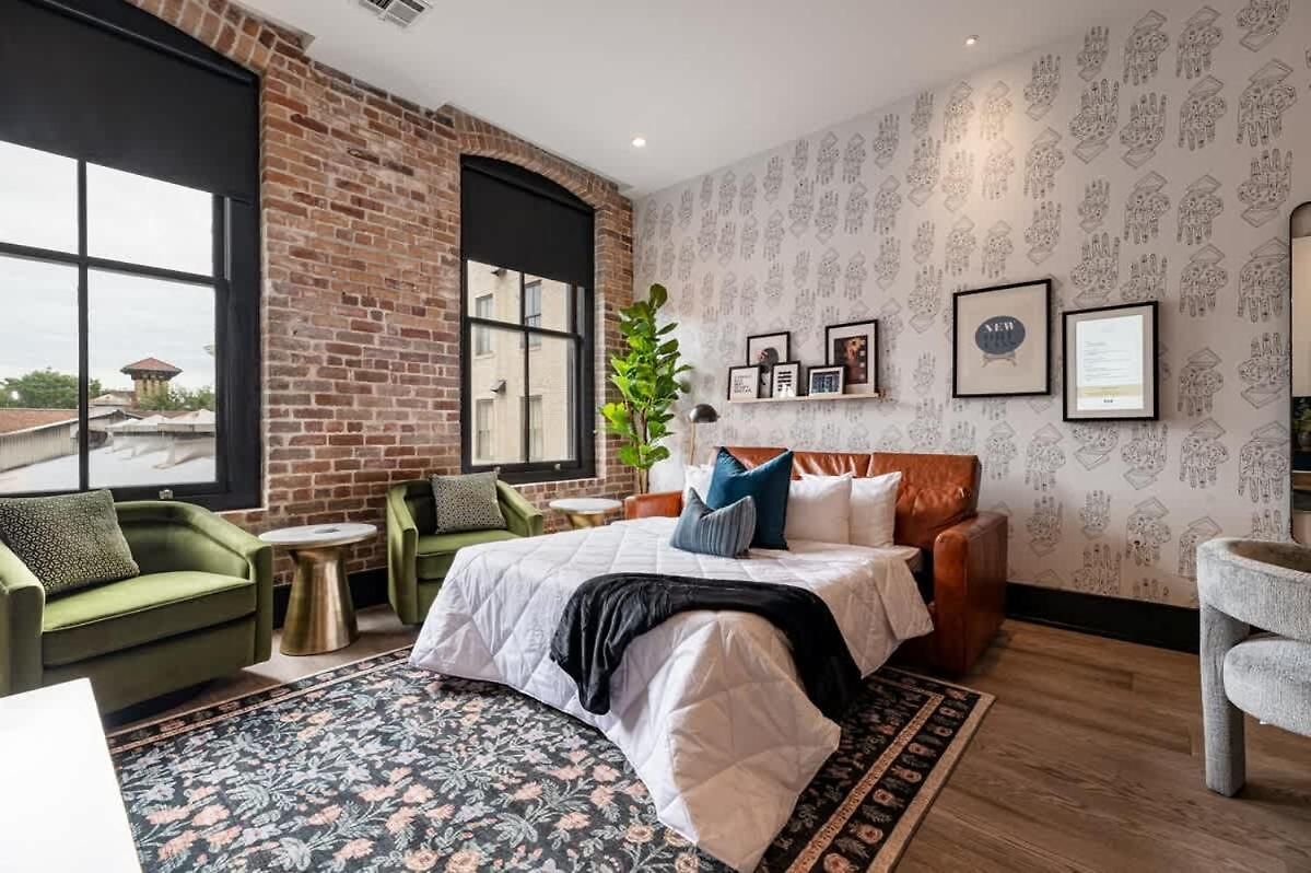 Hotel Spacious Downtown 2bd 2ba Gym Pool New Orleans