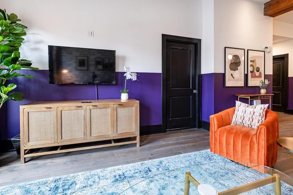 Hotel Spacious Downtown Sleeper Sofa