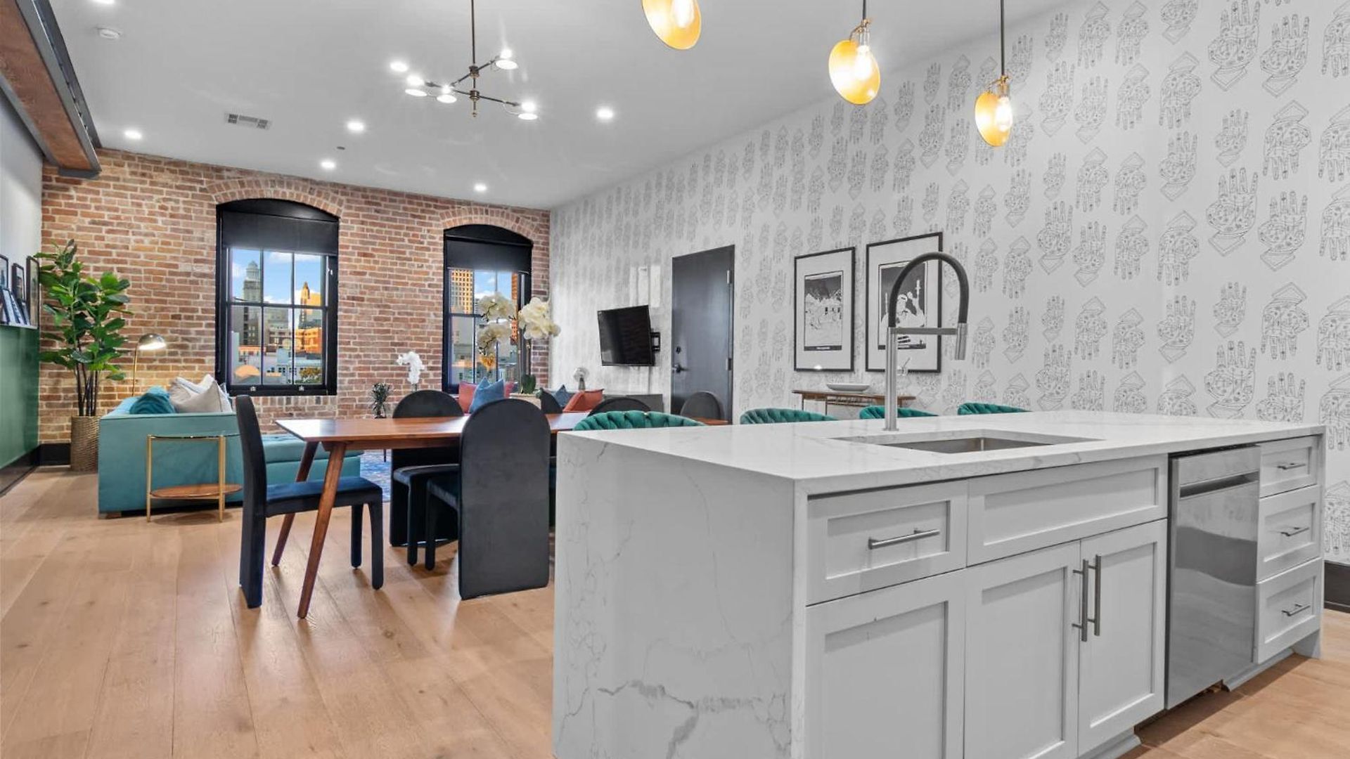 Rare Find 2br 2ba Steps From Superdome Hotel