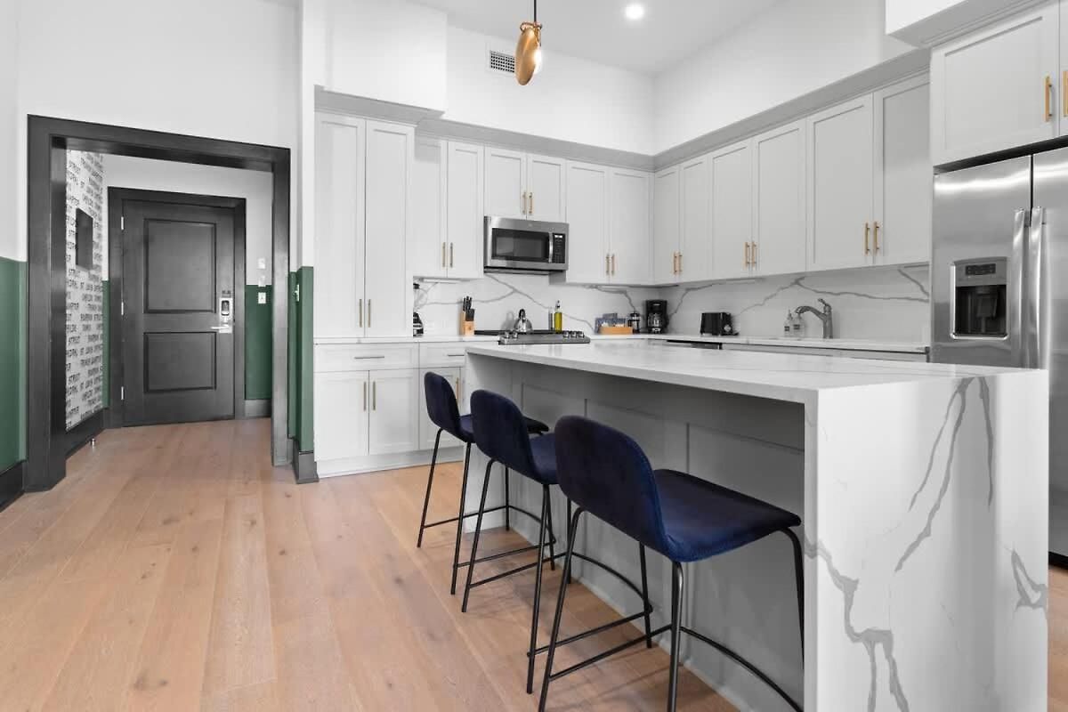Hotel Downtown 2bd 2ba Pool Gym And Gameroom *