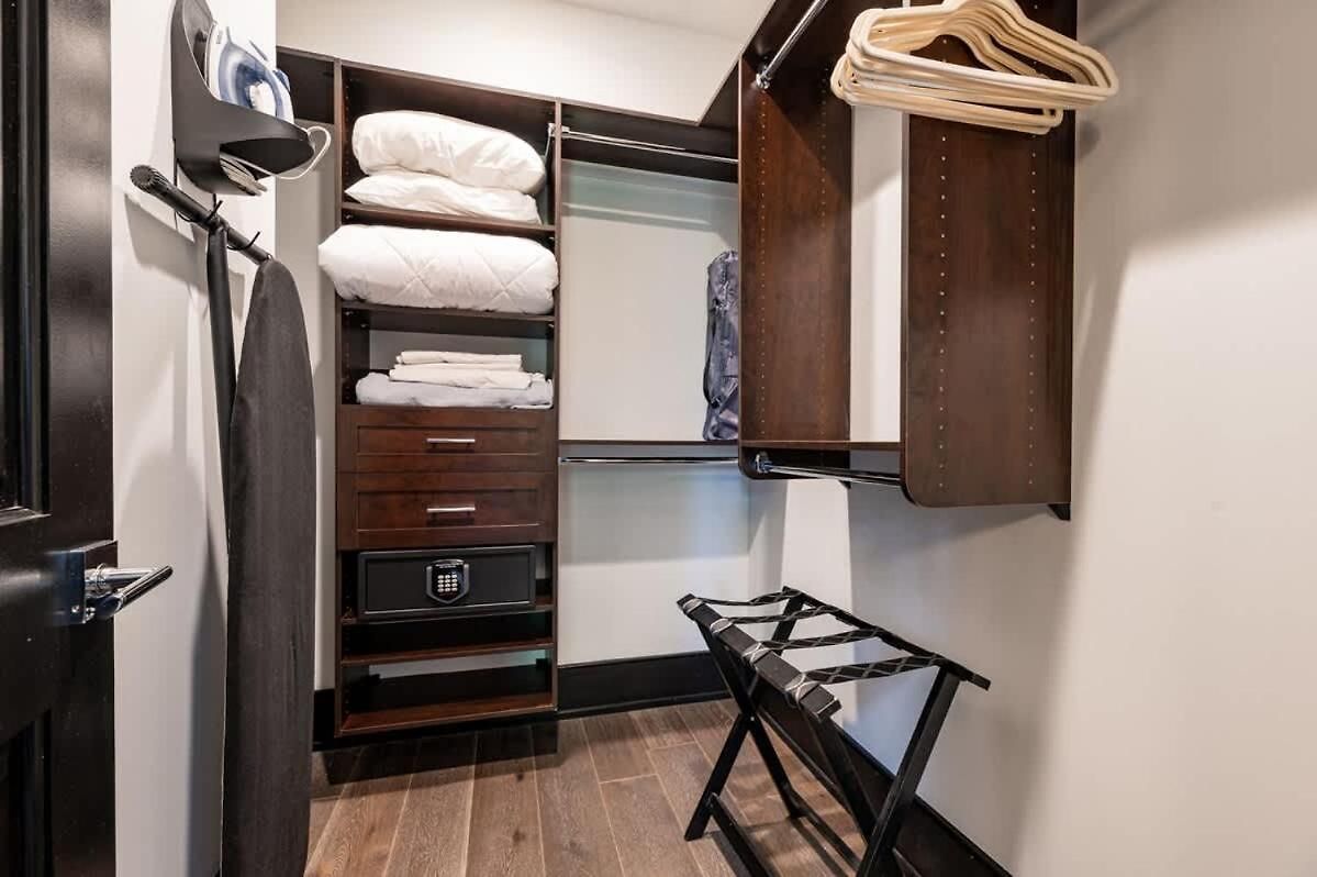 Hotel Downtown 2bd 2ba Heated Rooftop Gym Pool