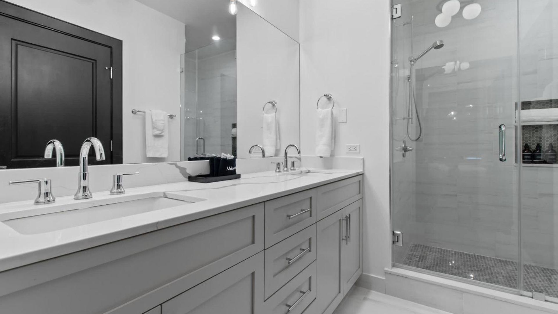Hotel Stylish W Rooftop Amenities Downtown
