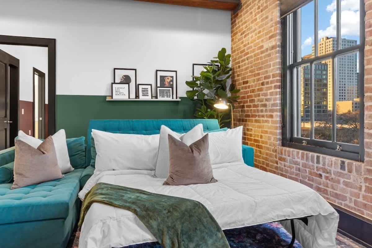 Huge 4bd 4ba With 2 Queen Sleeper Sofas New Orleans
