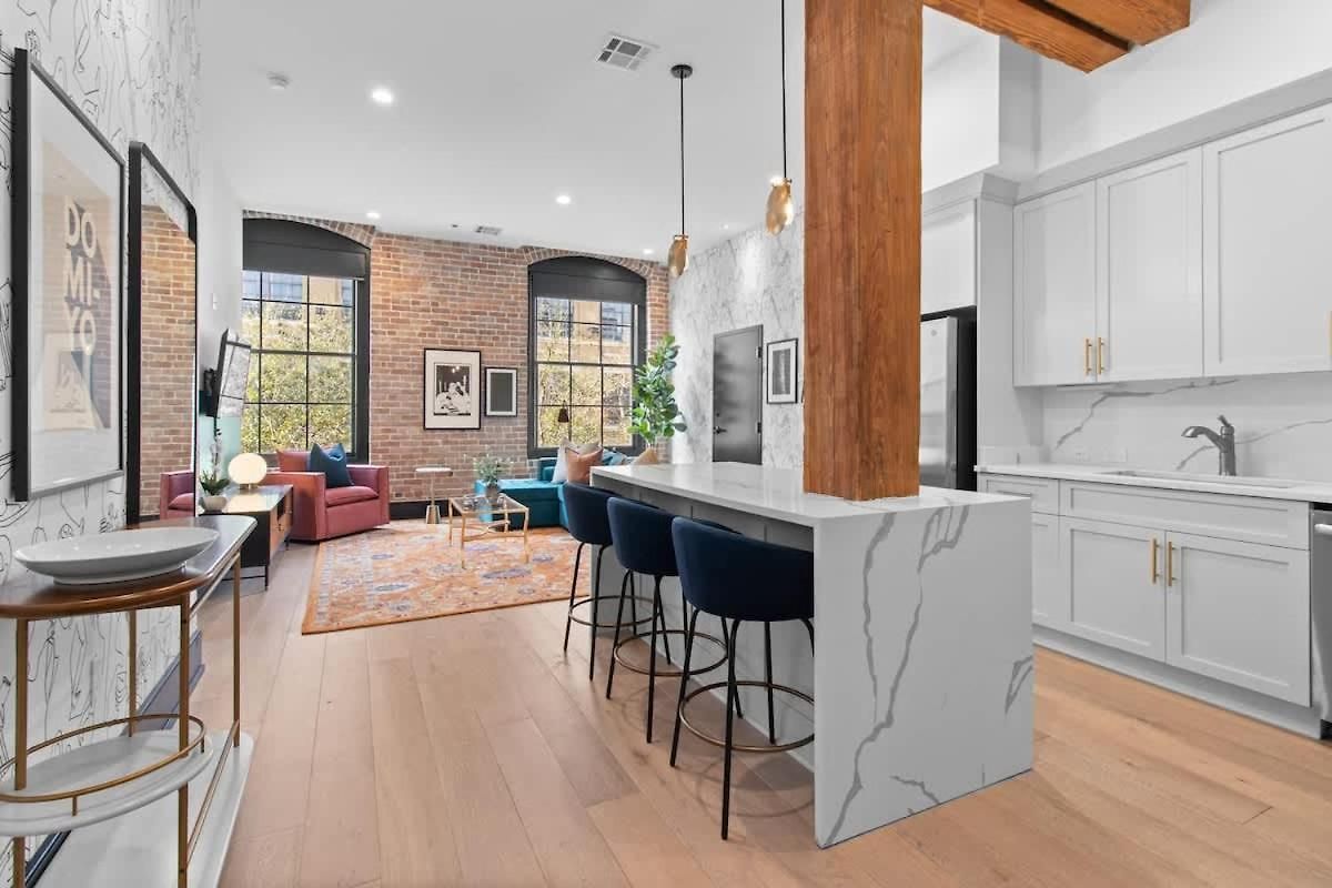 Downtown 2br Sleeps 6 Heated Pool *