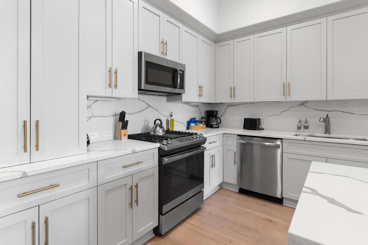 Downtown 2bd 2ba Pool Gym And Gameroom Hotel