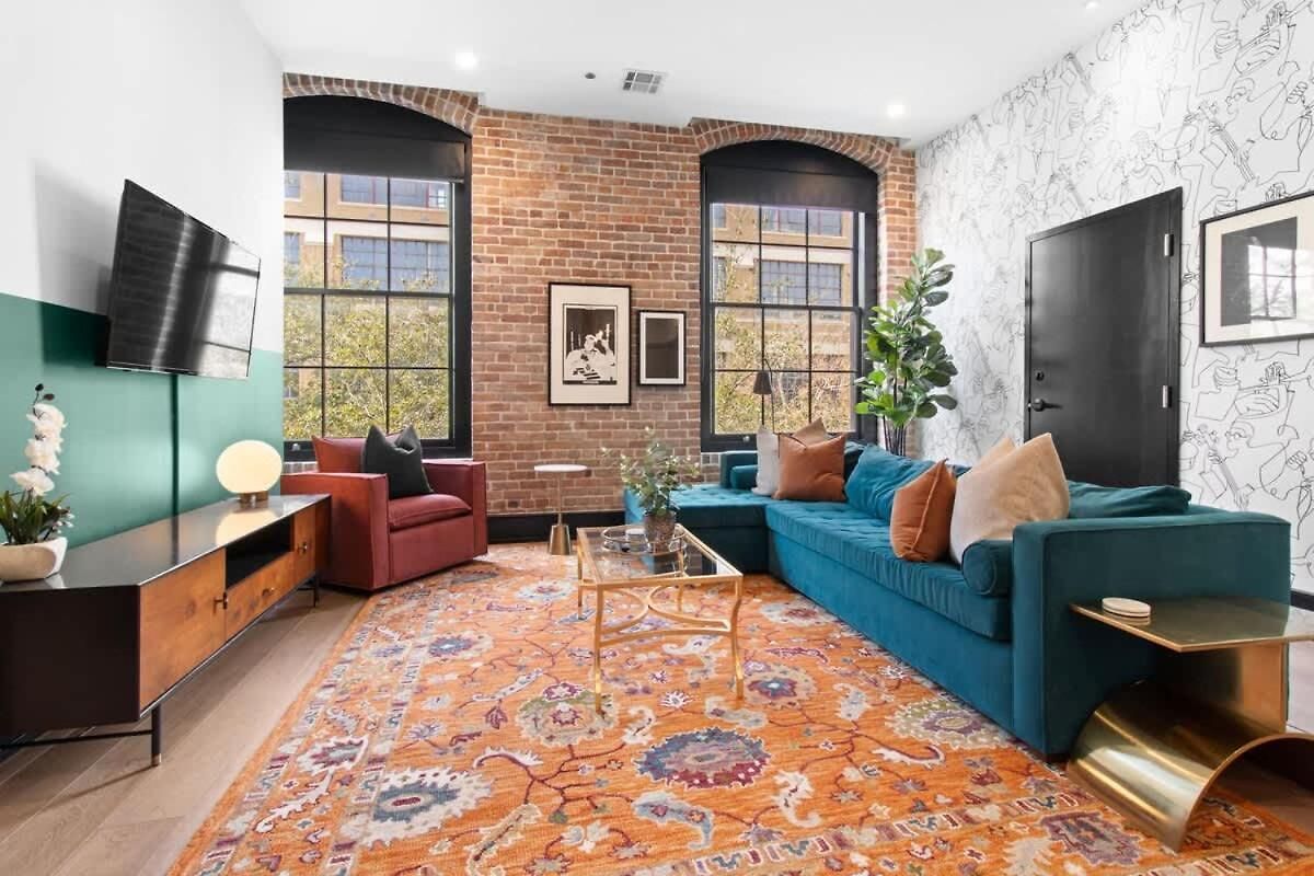 Downtown 2br Sleeps 6 Heated Pool *