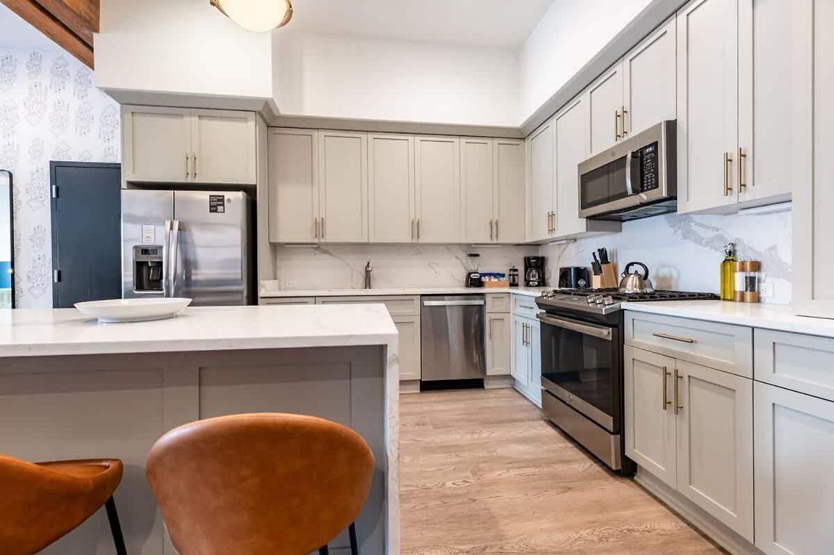 Hotel Spacious Downtown 2bd 2ba Gym Pool New Orleans