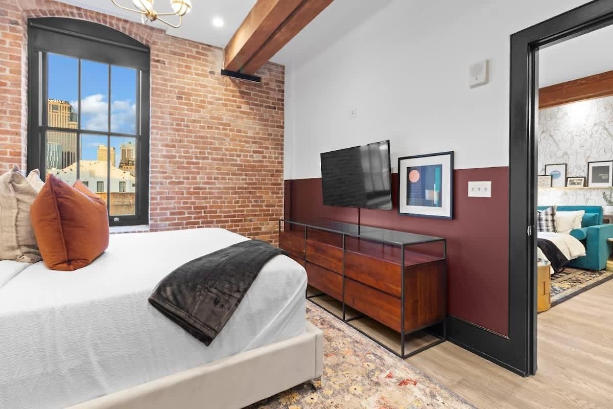 Prime Downtown Location Heated Pool Gym Hotel