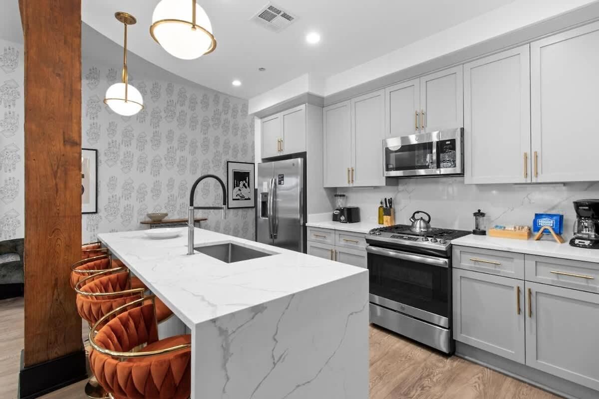 Hotel Downtown Nola Luxury Rooftop Pool Sleeps 6 *