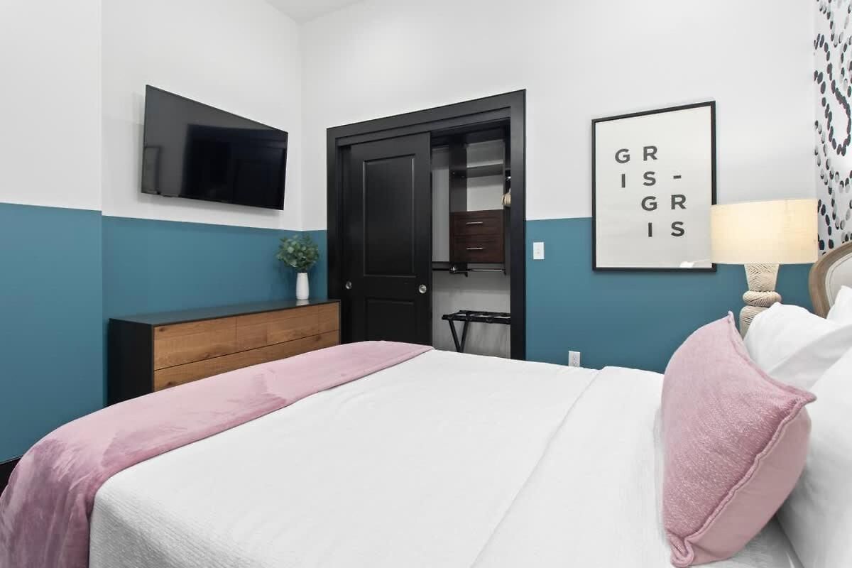 Historic Modern Downtown Hotel *