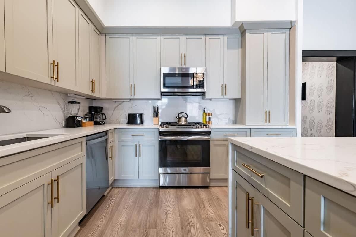Spacious Downtown 2bd 2ba Gym Pool New Orleans
