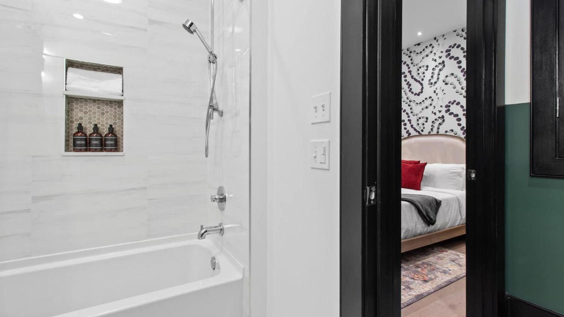 Stylish W Rooftop Amenities Downtown *