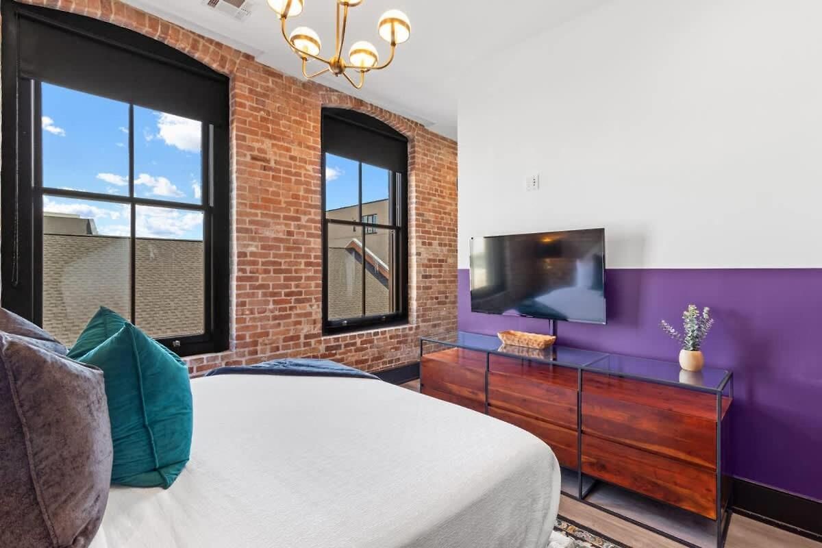 Hotel Bath Rooftop Pool Bbq Gameroom *