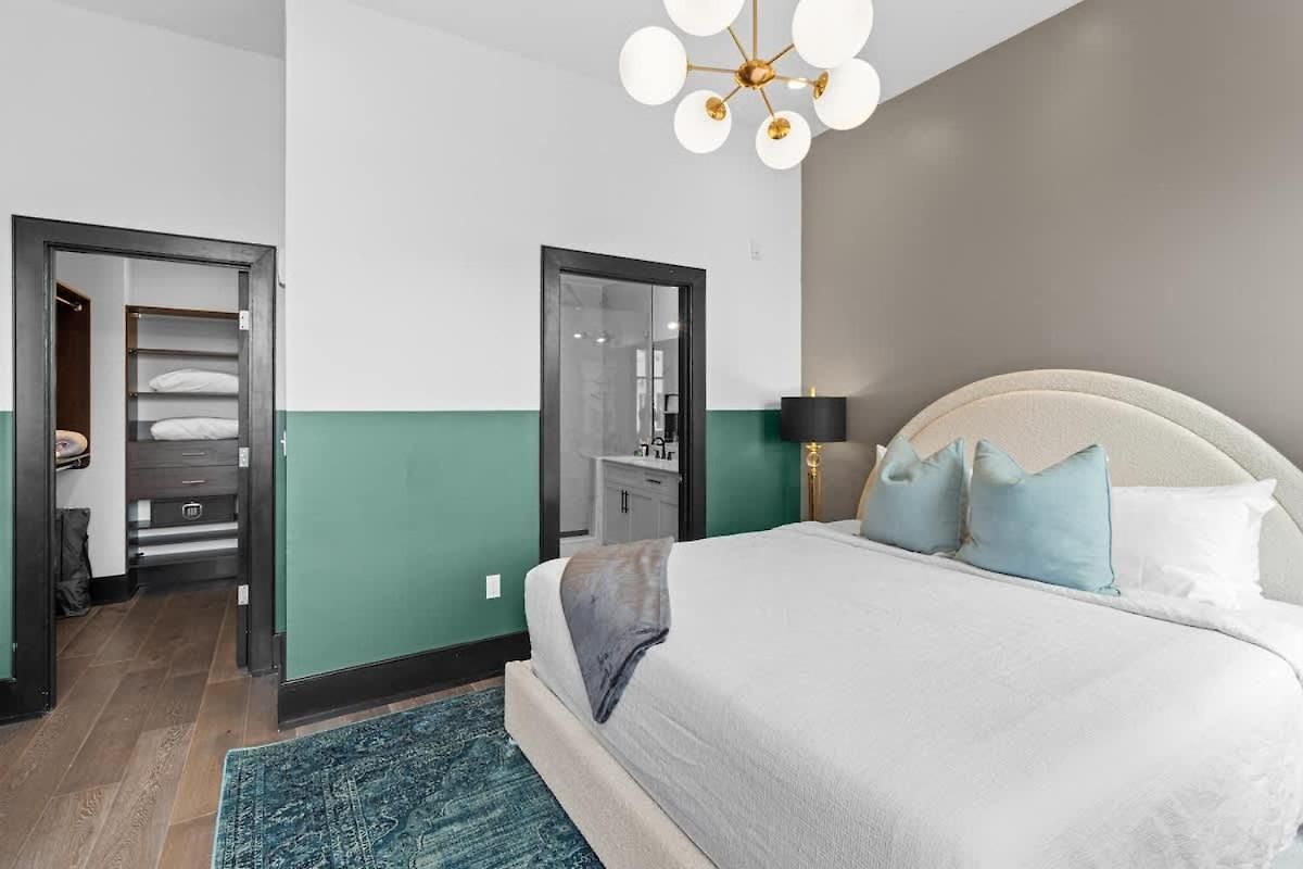 Prime Location Gym Gameroom Rooftop Pool Hotel New Orleans
