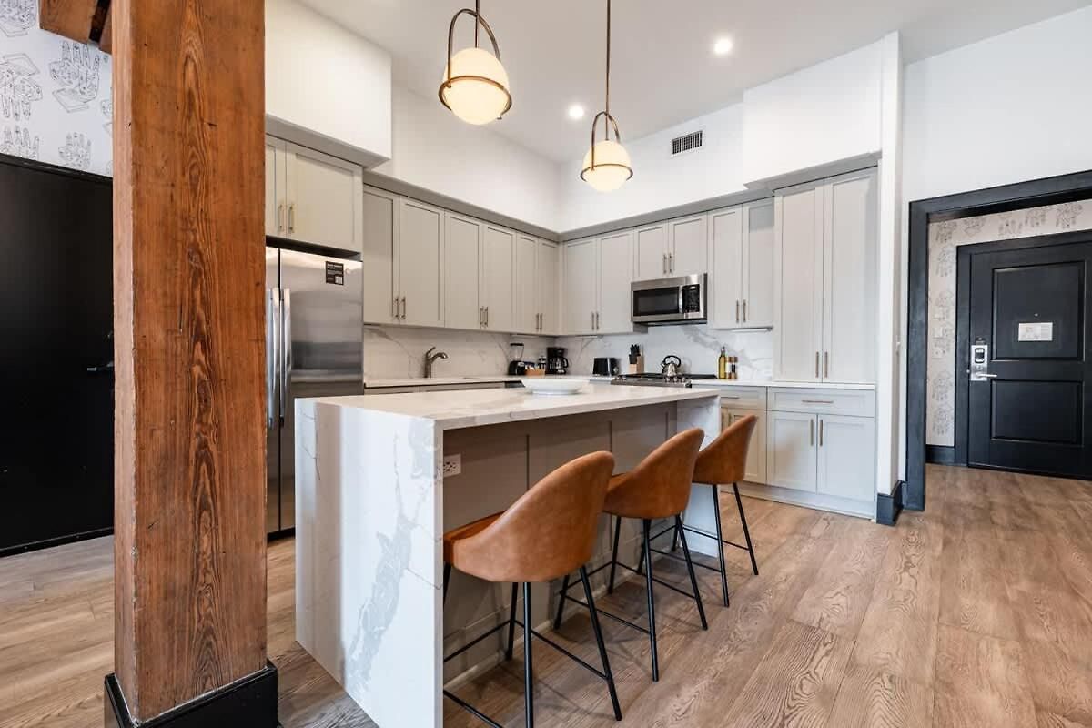 Hotel Spacious Downtown 2bd 2ba Gym Pool New Orleans