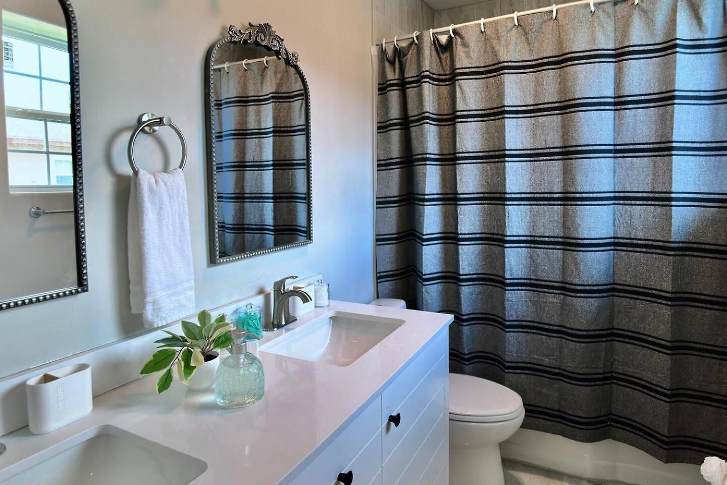 Holiday home Modern 4br Easy Access To Attractions