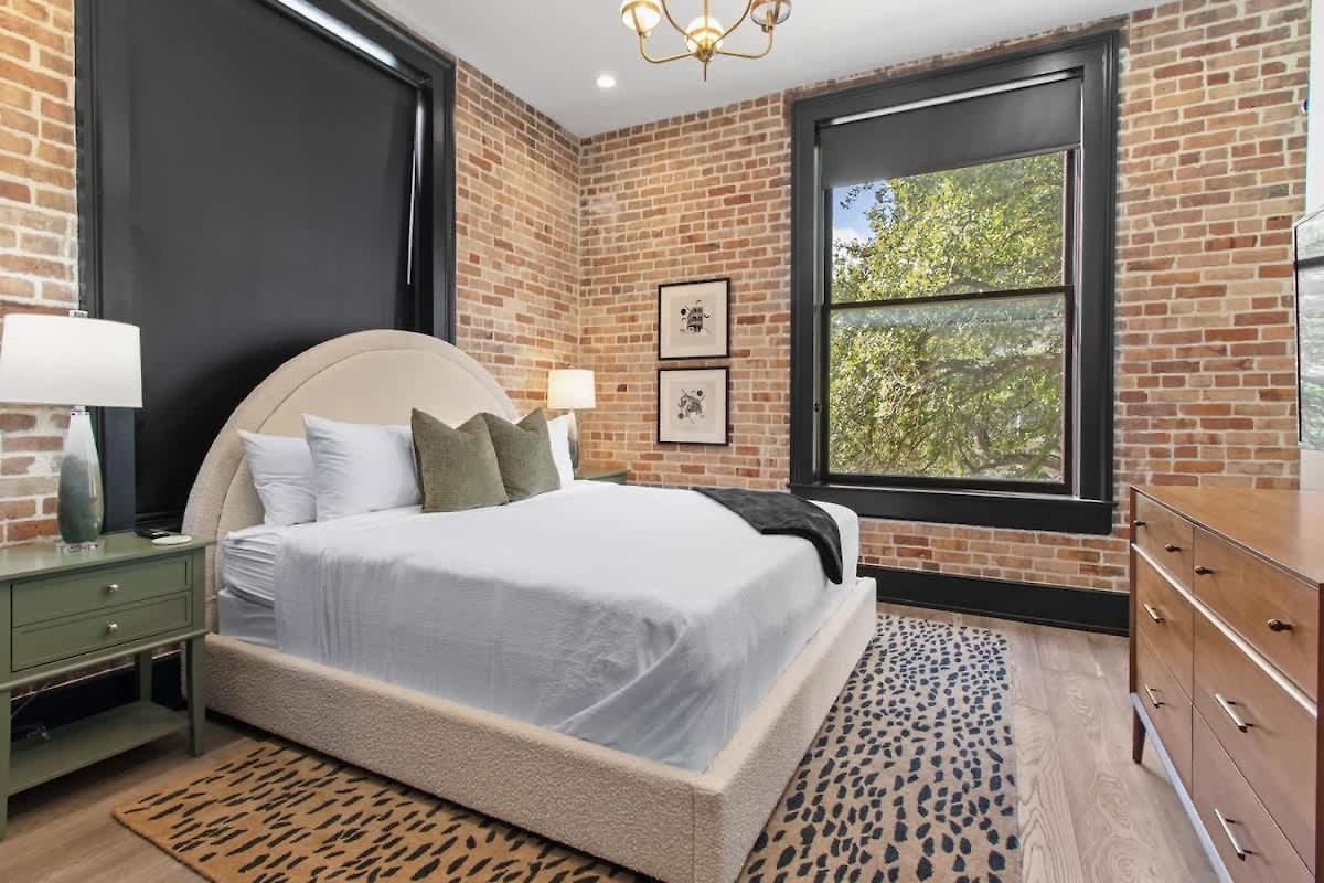 Downtown Nola Luxury Rooftop Pool Sleeps 6 New Orleans