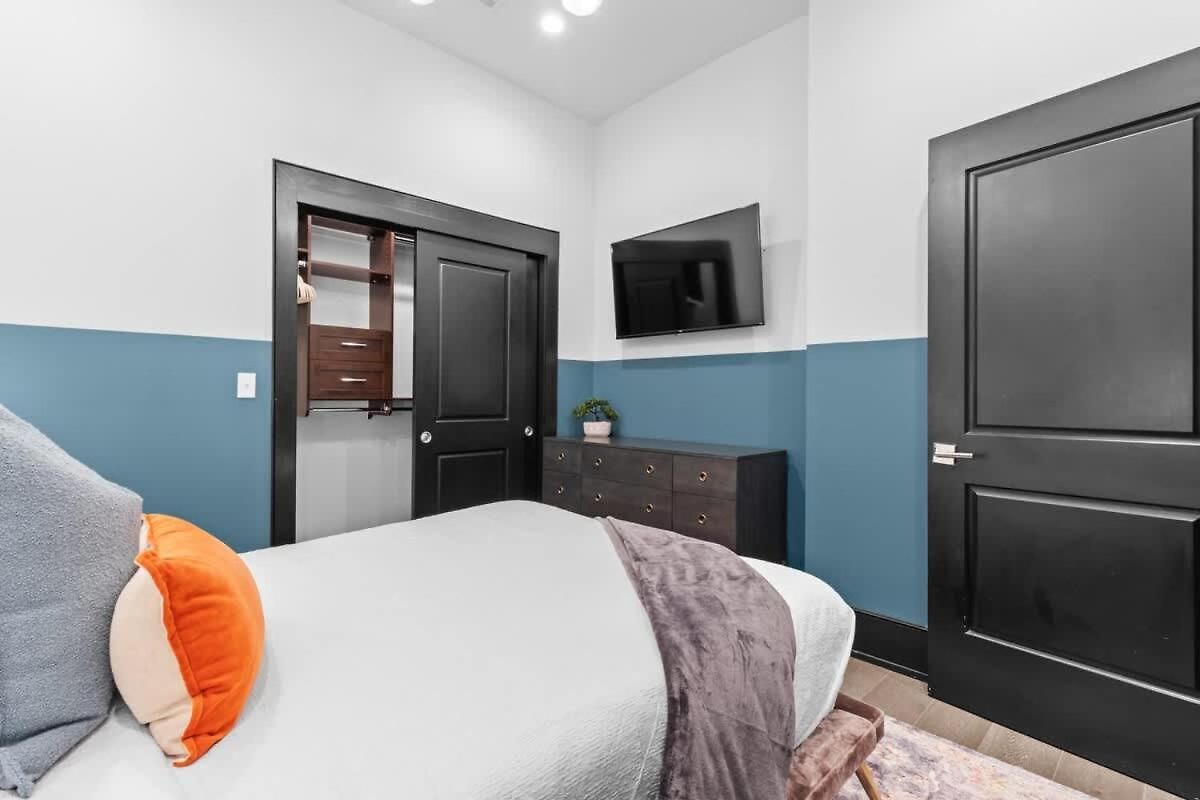 Prime Location Pool Style Lots Of Extras Hotel New Orleans