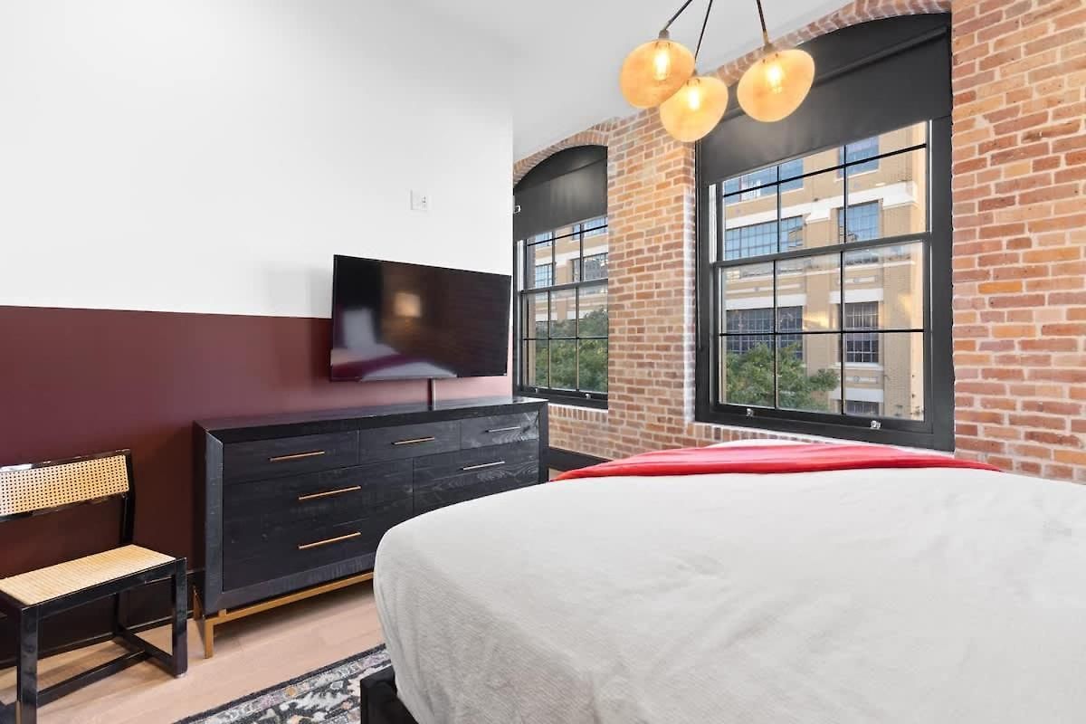 2br 2ba Rooftop Pool Gym Gameroom New Orleans