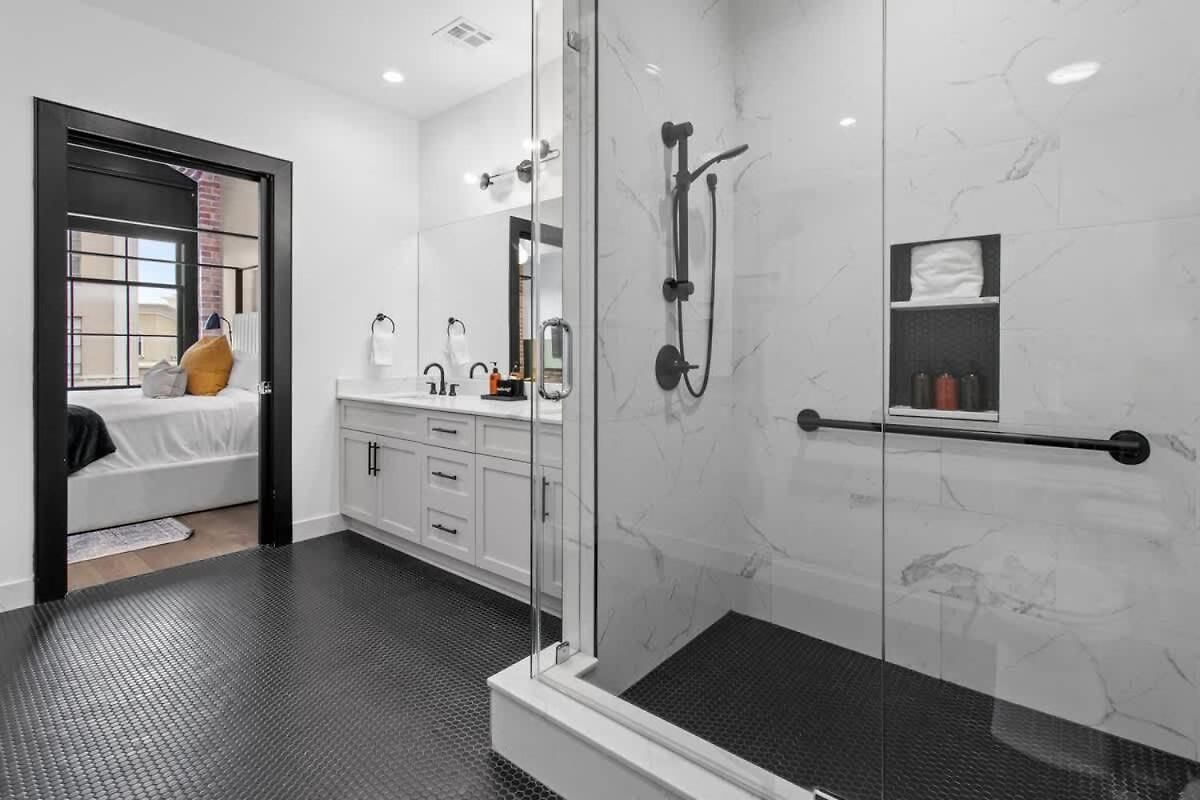 2br 2ba Downtown Rooftop Pool New Orleans