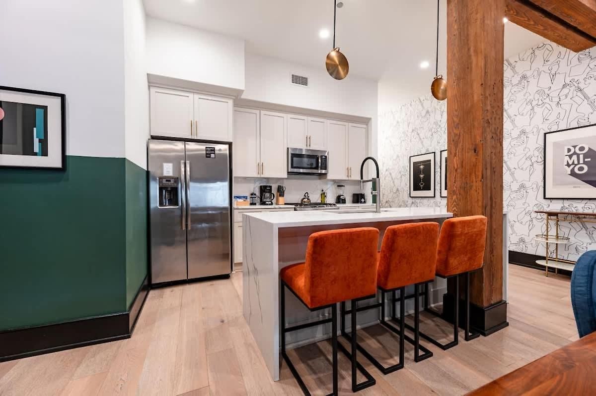 Prime Location Downtown *
