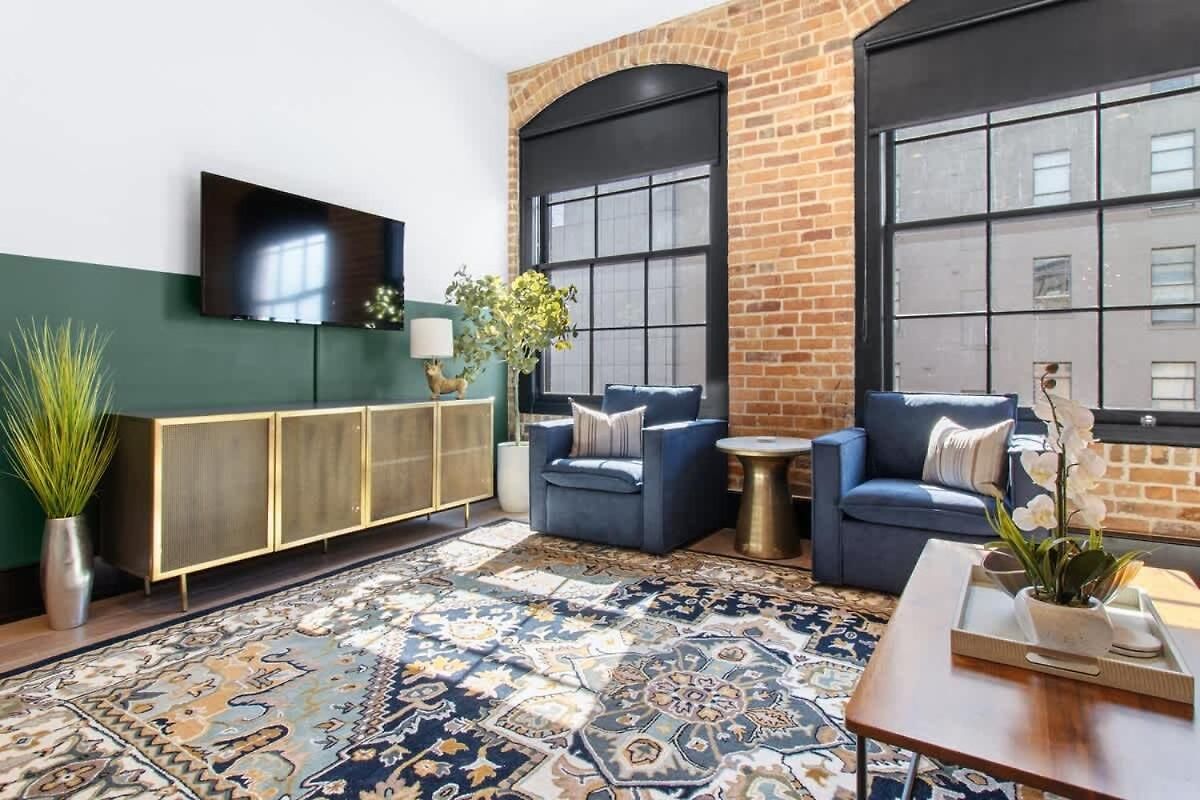 Downtown 4bd 4ba 2 Living And Kitchens