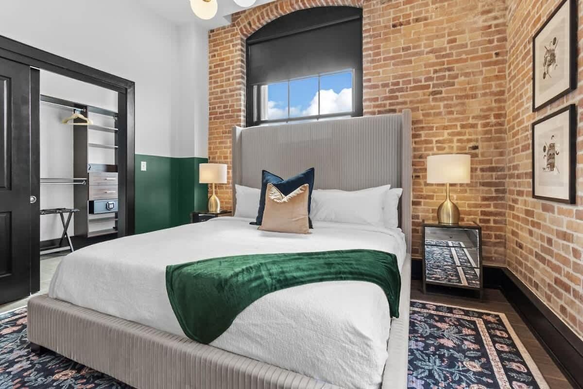 Hotel Rooftop Heated Pool Gym Gameroom Downtown *