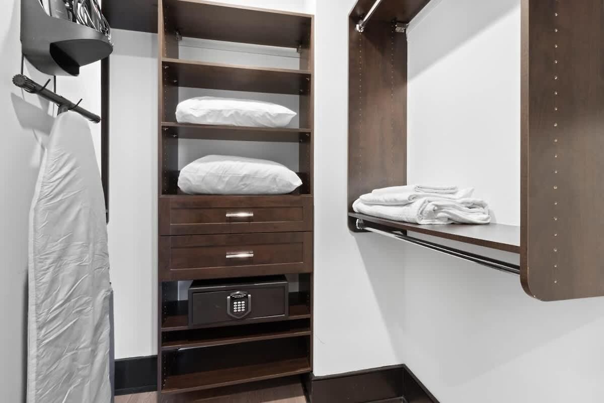 Downtown 2bd 2ba Pool Gym And Gameroom Hotel *