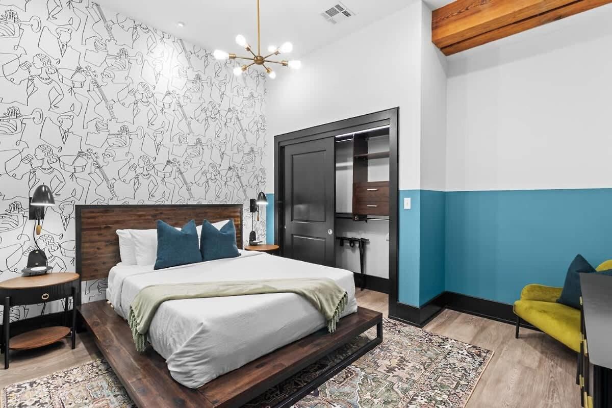 Downtown 2bd 2ba Heated Rooftop Gym Pool New Orleans