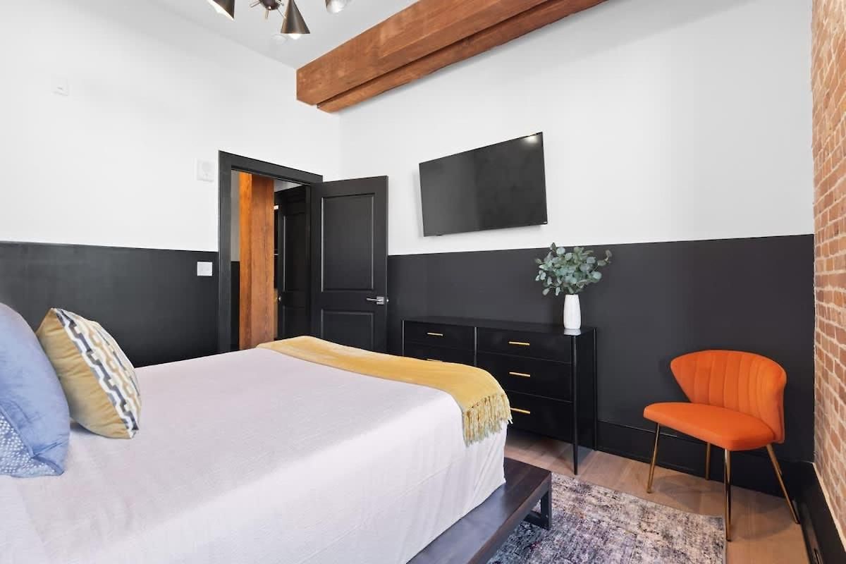 2br 2ba Rooftop Pool Gym Gameroom Hotel
