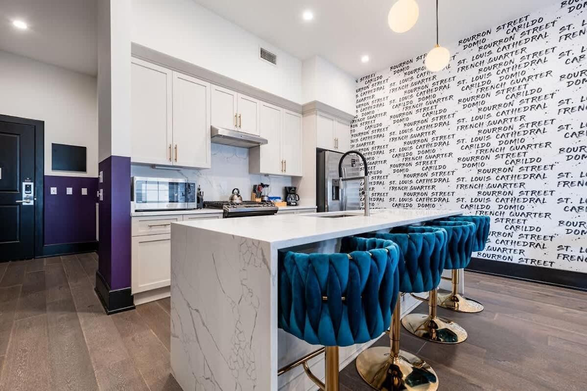 Lux 4bd 4ba Walk To Dome&french Quarter Hotel