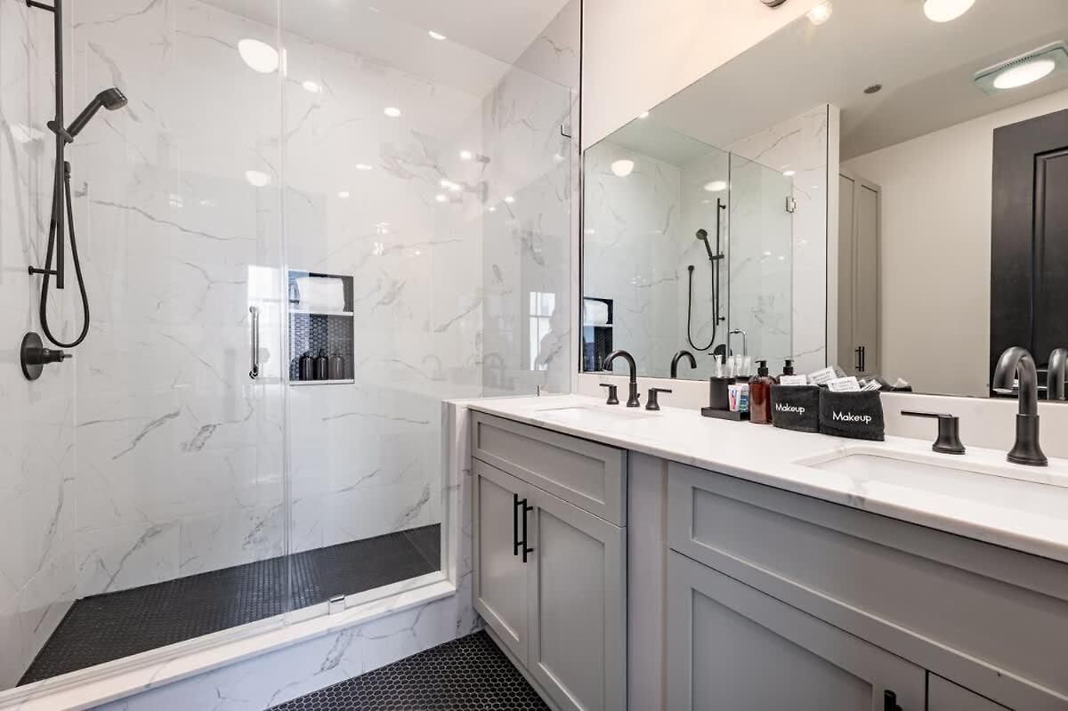 Spacious Downtown 2bd 2ba Gym Pool * New Orleans