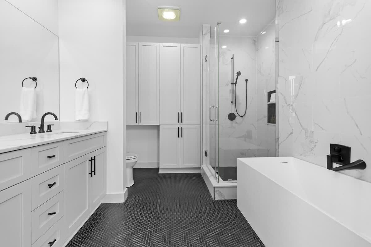 Modern Comfort Pool Gym & Game * New Orleans