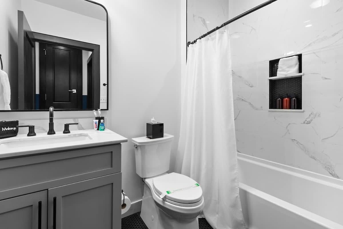 Hotel Prime Downtown Location Heated Pool Gym New Orleans