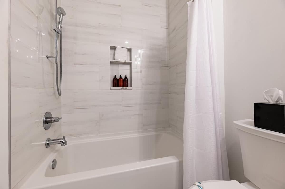 Prime Downtown Location Heated Pool Gym Hotel New Orleans