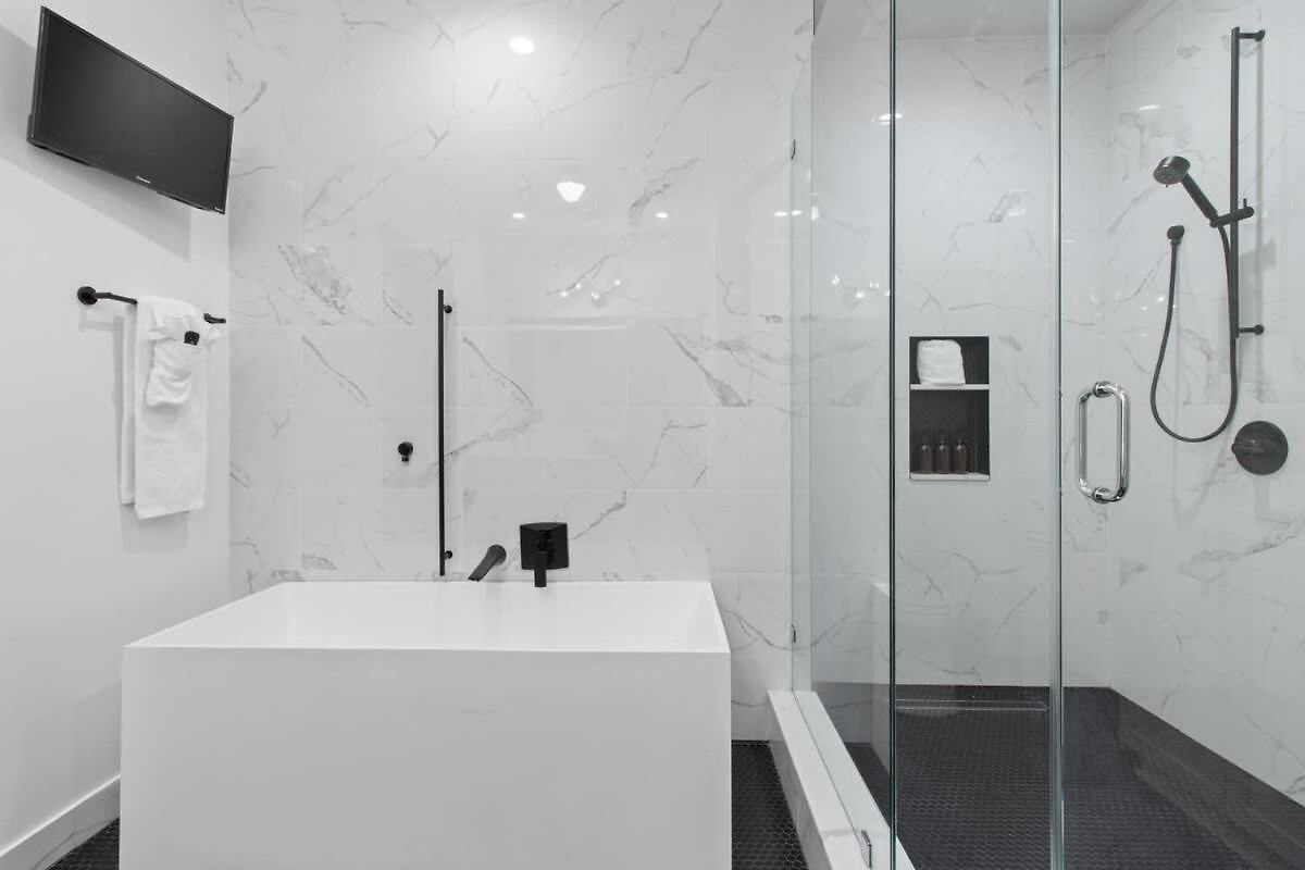 Hotel Downtown Nola Luxury Rooftop Pool Sleeps 6 New Orleans